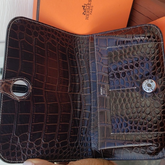 Hermes Brown alligator leather wallet.  Excellent condition. - Picture 4 of 8